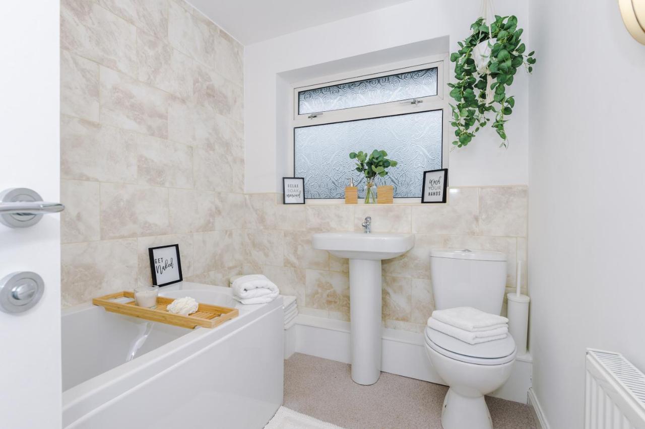 Welcoming 3 Bed Home, 10 Mins From Chester Races And Zoo Saughall Eksteriør billede